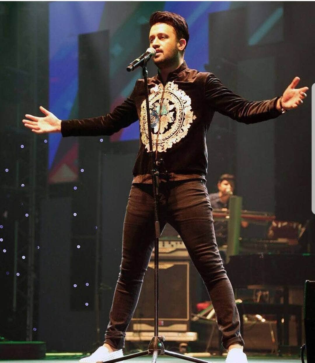 Atif Aslam : Net Worth, Height, Weight, Age, Affairs, Wiki, Facts and Figures 3 Atif Aslam - Rise To Stardom