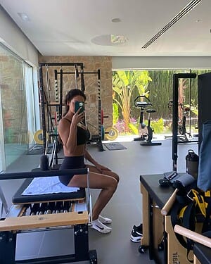 Esha Gupta Physical Appearance