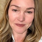 Julia Stiles Selfie