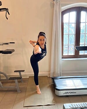 Karishma Kapoor Physical Appearance