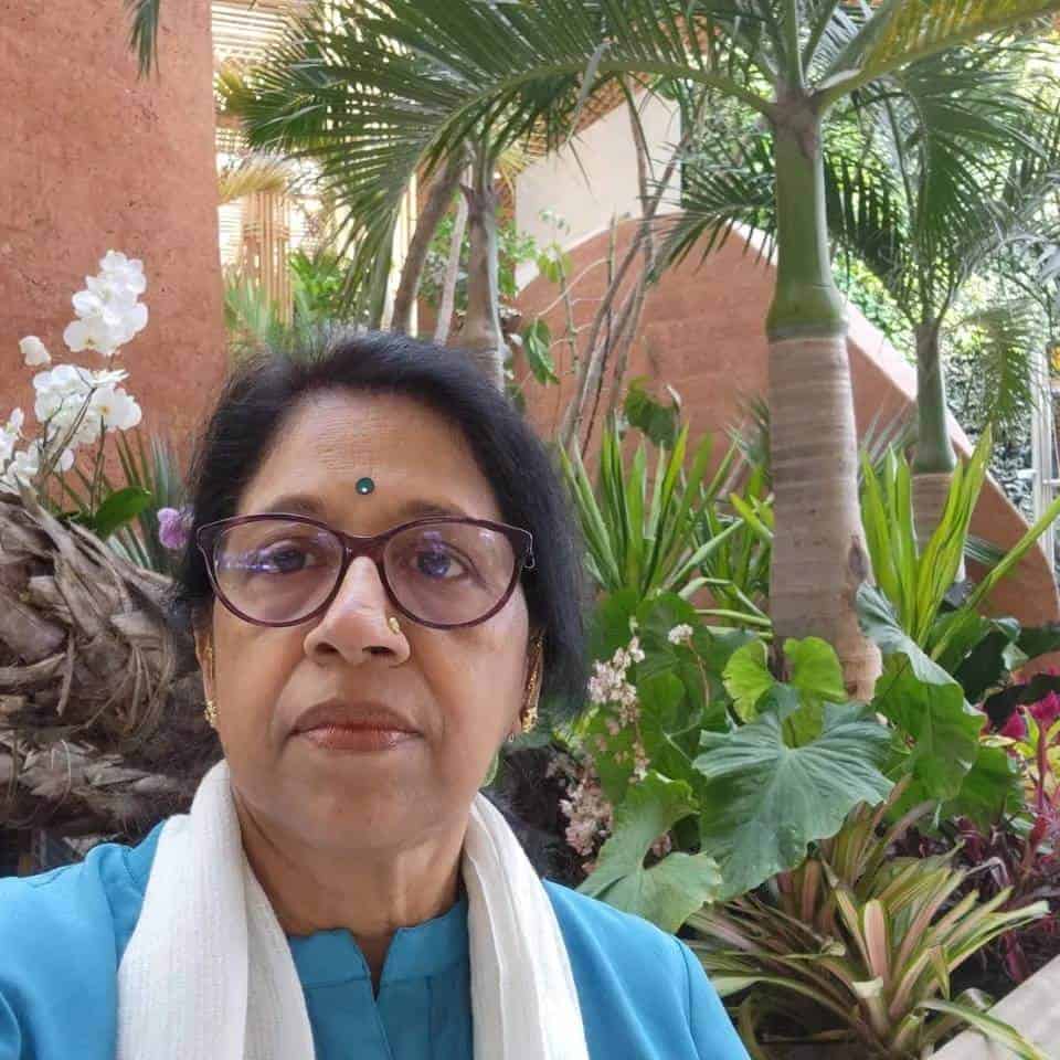 Kavita Krishnamurthy : Net Worth, Height, Weight, Age, Affairs, Wiki, Facts and Figures 3 Kavita Krishnamurthy - Selfie