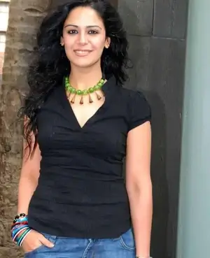 Mona Singh Physical Appearance