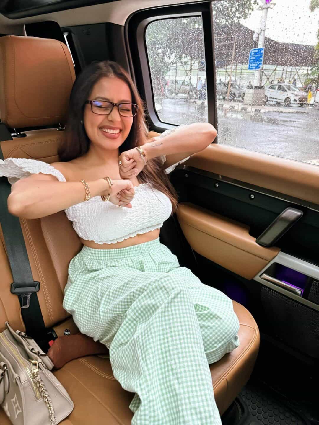 Neha Kakkar : Net Worth, Height, Weight, Age, Affairs, Wiki, Facts and Figures 5 Neha Kakkar - Assets And Finances