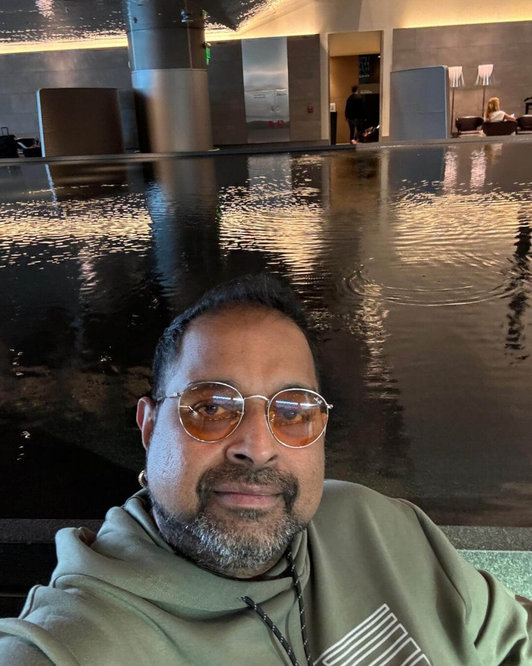 Shankar Mahadevan : Net Worth, Height, Weight, Age, Affairs, Wiki, Facts and Figures 3 Shankar Mahadevan - Selfie
