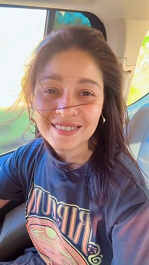 Sunidhi Chauhan Selfie