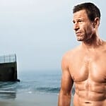 aaron-eckhart-body