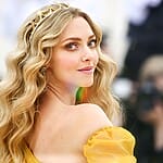 amanda-seyfried-back