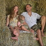 amanda-seyfried-with-her-daughter-and-husband