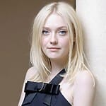 dakota-fanning-plane