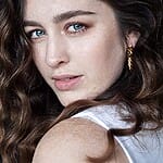 danielle-galligan-bio
