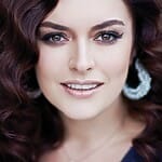 Ezgi Mola
