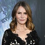 Jennifer Jason Leigh