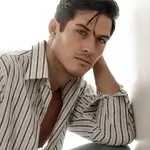 kellan-rhude-pose