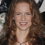 Laura Cayouette