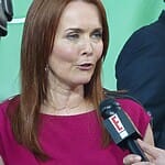 laura-innes-face