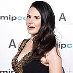 laura-mennell-name