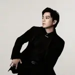 mackenyu-pose