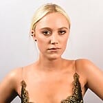 maika-monroe-9-iew-0