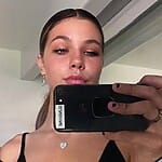 maisie-vargas-mirror-selfie