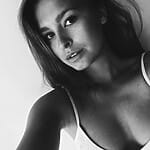 marisa-papen-black-and-white-selfie