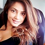 neetu-chandra-bus