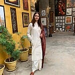 saba-qamar-zaman-model