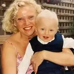 sandra-dickinson-with-daughter