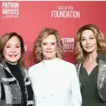 sharon-lawrence-height