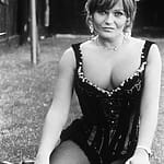 valerie-perrine-body