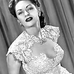 yvonne-de-carlo-height