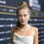 Zoë Pastelle Holthuizen