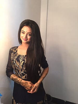 Madirakshi Mundle Early Life And Upbringing