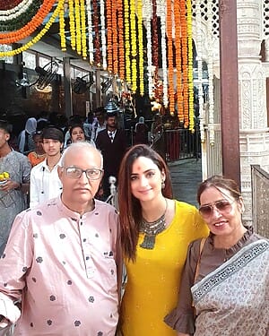 Madirakshi Mundle Family And Relationships