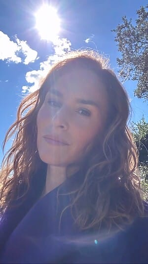Vanessa Demouy Selfie