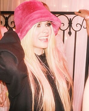 Avril Lavigne Selfie