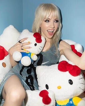 Carly Rae Jepsen Selfie