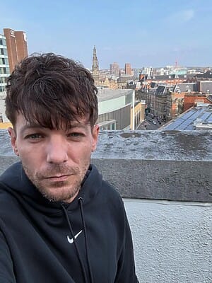 Louis Tomlinson Selfie