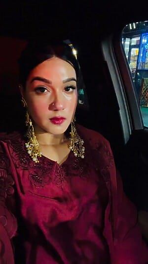 Mahiya Mahi Selfie