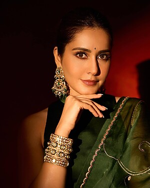 Raashi Khanna Selfie